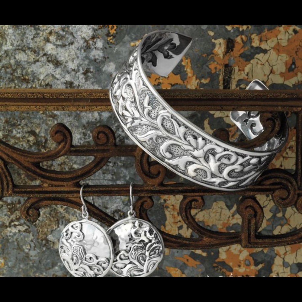 Silpada ‘Ahead of the Curve’ cuff